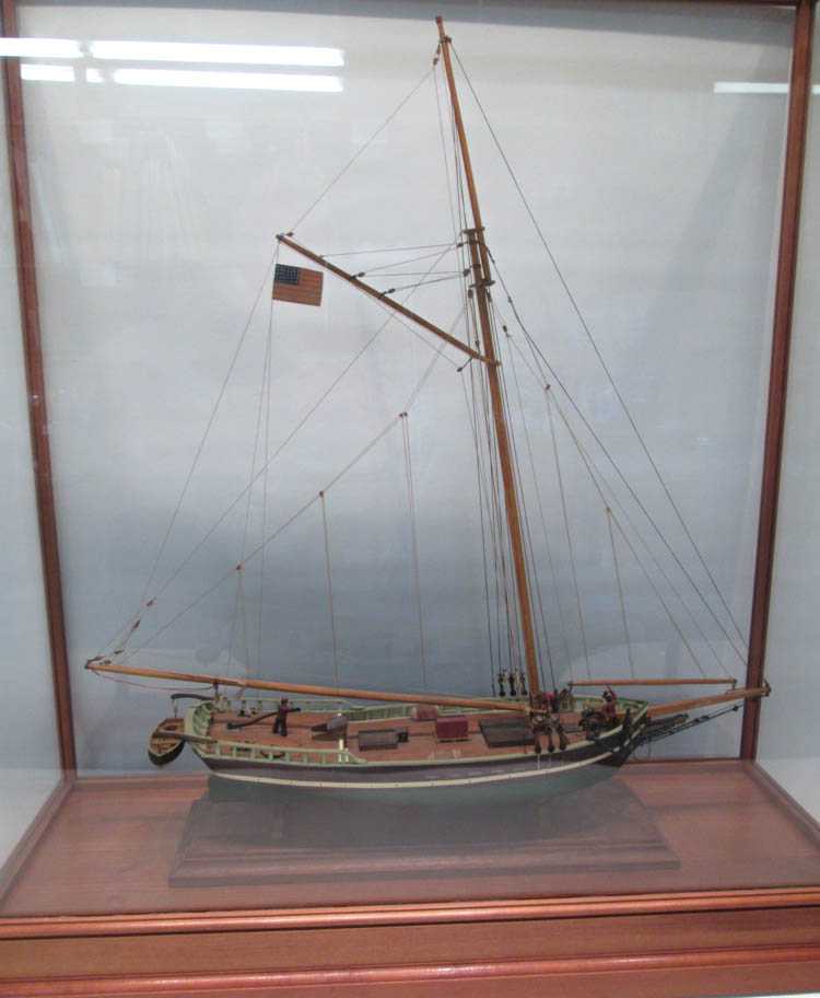 Appraisal: CASED WOOD MODEL SAILING SHIP single mast ship without sails