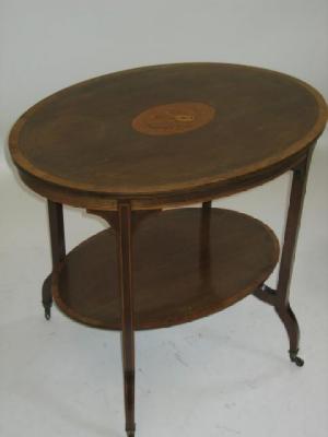 Appraisal: AN EDWARDIAN MAHOGANY OCCASIONAL TABLE of oval form with satinwood