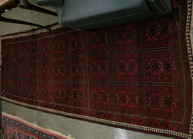 Appraisal: Oriental Rug x Persian Hamadan pattern