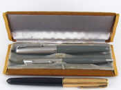 Appraisal: A mixed lot comprising a Parker fountain pen and propelling