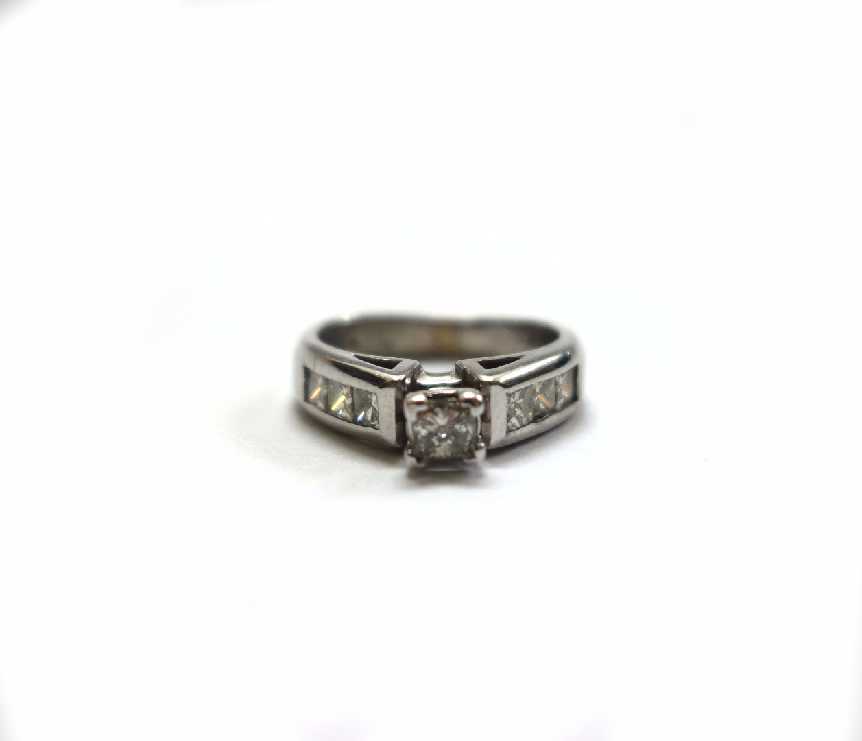 Appraisal: A ct white gold and diamond dress ring centred with