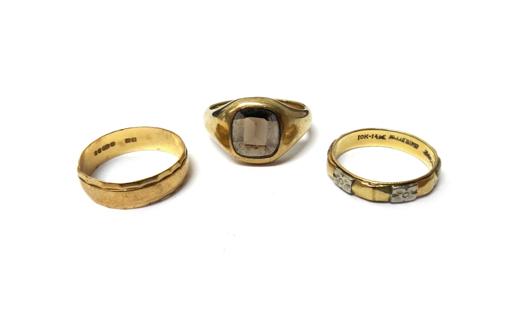 Appraisal: A ct gold and smoky quartz set signet style ring