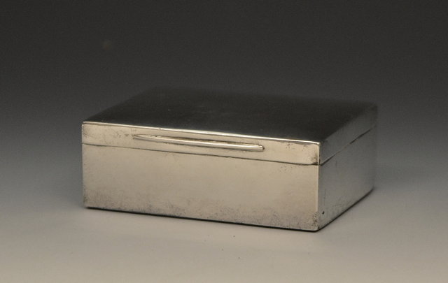 Appraisal: A silver rectangular cigarette box