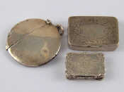 Appraisal: A mixed lot comprising an Edwardian circular silver vesta case