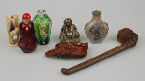 Appraisal: A Chinese carved wood brush-washer to w a stoneware snuff