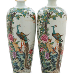 Appraisal: A Pair of Chinese Famille Rose Porcelain Vases Meiping the