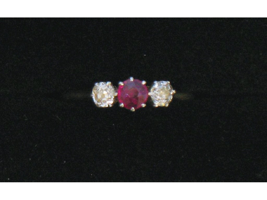 Appraisal: A THREE STONE DIAMOND AND RUBY DRESS RING the central