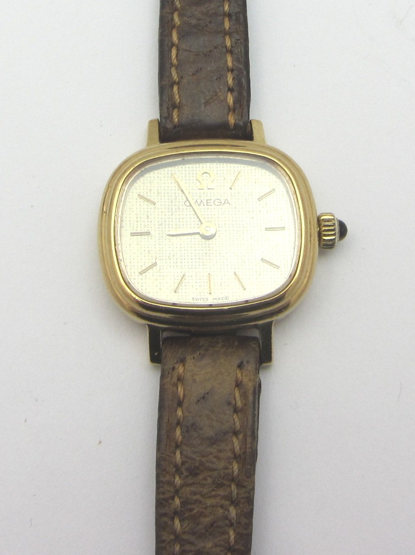 Appraisal: A ladies ct gold cased Omega wristwatch the curved rectangular