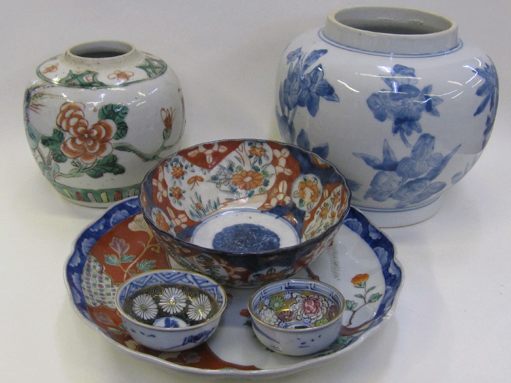 Appraisal: Six pieces of oriental ceramics to include two ginger jars