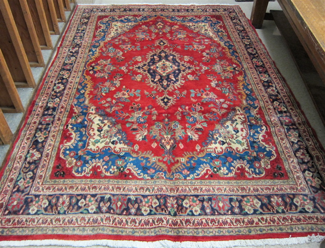 Appraisal: HAND KNOTTED PERSIAN CARPET floral and central floral medallion design