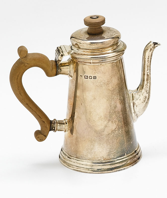 Appraisal: English sterling silver small coffeepot goldsmiths silversmiths company london Of