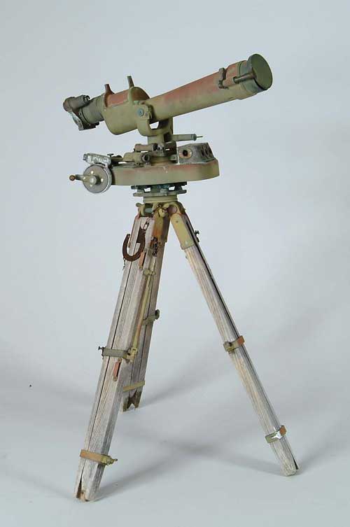 Appraisal: NAVY ISSUE TELESCOPE AND TRIPOD Brass plaque telescope M A