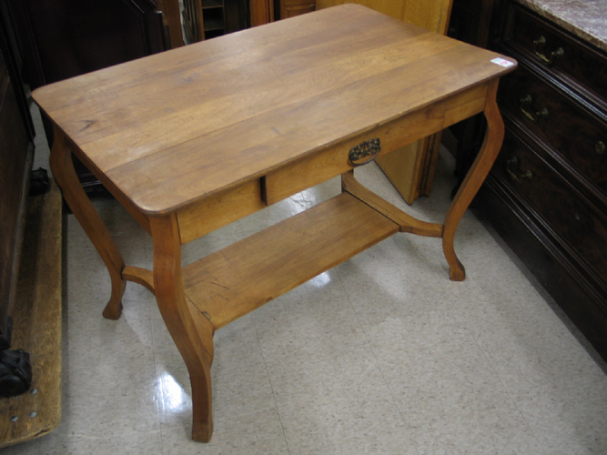 Appraisal: LATE VICTORIAN LIBRARY TABLE American c having a rectangular top