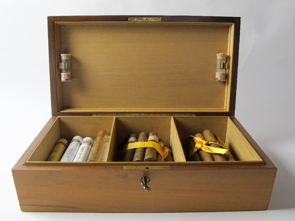 Appraisal: A cigar humidor containing assorted cigars from the Dominican Republic