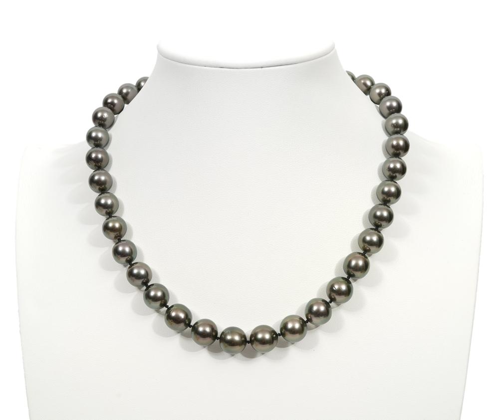 Appraisal: Tahitian pearl necklace with - mm bronze-grey pearls completed with