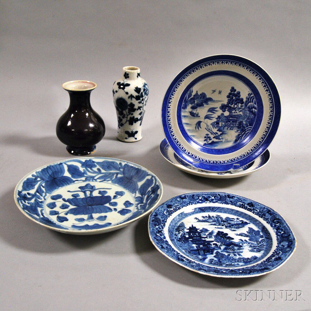 Appraisal: Six Chinese Porcelain Items three export plates a pair and