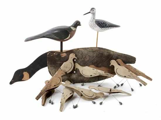 Appraisal: Carved shorebirds and vintage folding decoys carved and painted bird