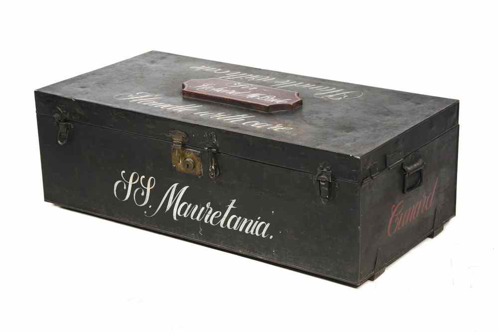 Appraisal: TIN TRUNK - th c English Tin Travel Trunk having