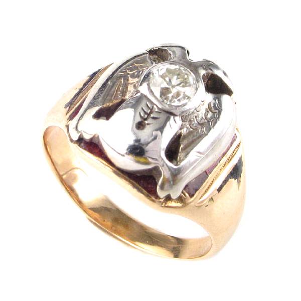 Appraisal: An old mine cut diamond and gold ring diamond centered