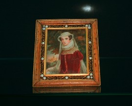 Appraisal: A portrait miniature of Mary Queen of Scots wearing a