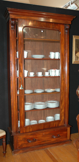 Appraisal: A VICTORIAN MAHOGANY DISPLAY CABINET The stepped cornice above a