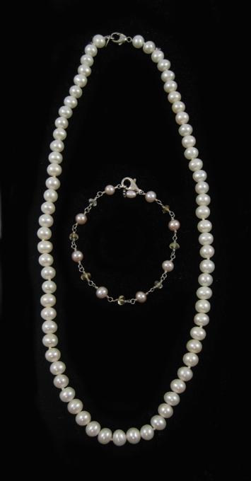 Appraisal: WHITE PEARL NECKLACE AND PINK PEARL BRACELET the white pearl