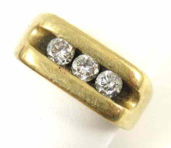 Appraisal: MAN'S THREE-DIAMOND AND FOURTEEN KARAT GOLD PINKY RING featuring a