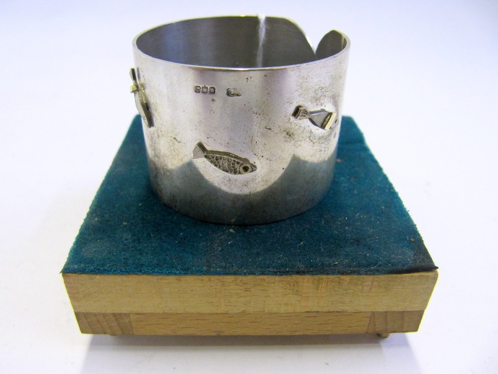 Appraisal: A pair of cased silver napkin rings mounted with fish