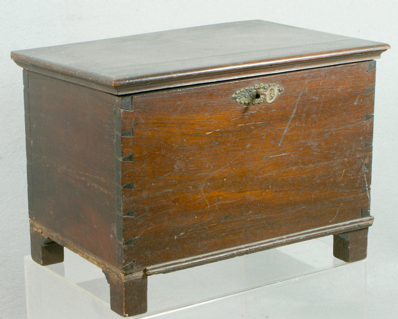 Appraisal: Dovetailed walnut dresser box missing some molding around base w