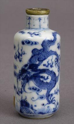 Appraisal: CHINESE BLUE AND WHITE PORCELAIN DRAGON SNUFF BOTTLE With underglaze