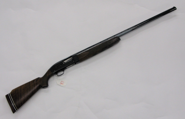 Appraisal: WINCHESTER MODEL SEMI-AUTOMATIC SHOTGUN gauge full choke vent rib barrel