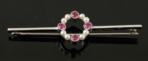 Appraisal: An Art Deco ruby and diamond bar brooch The central