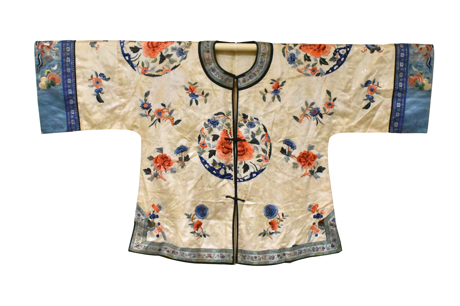 Appraisal: A Chinese embroidery women robe dating from the Qing dynasty