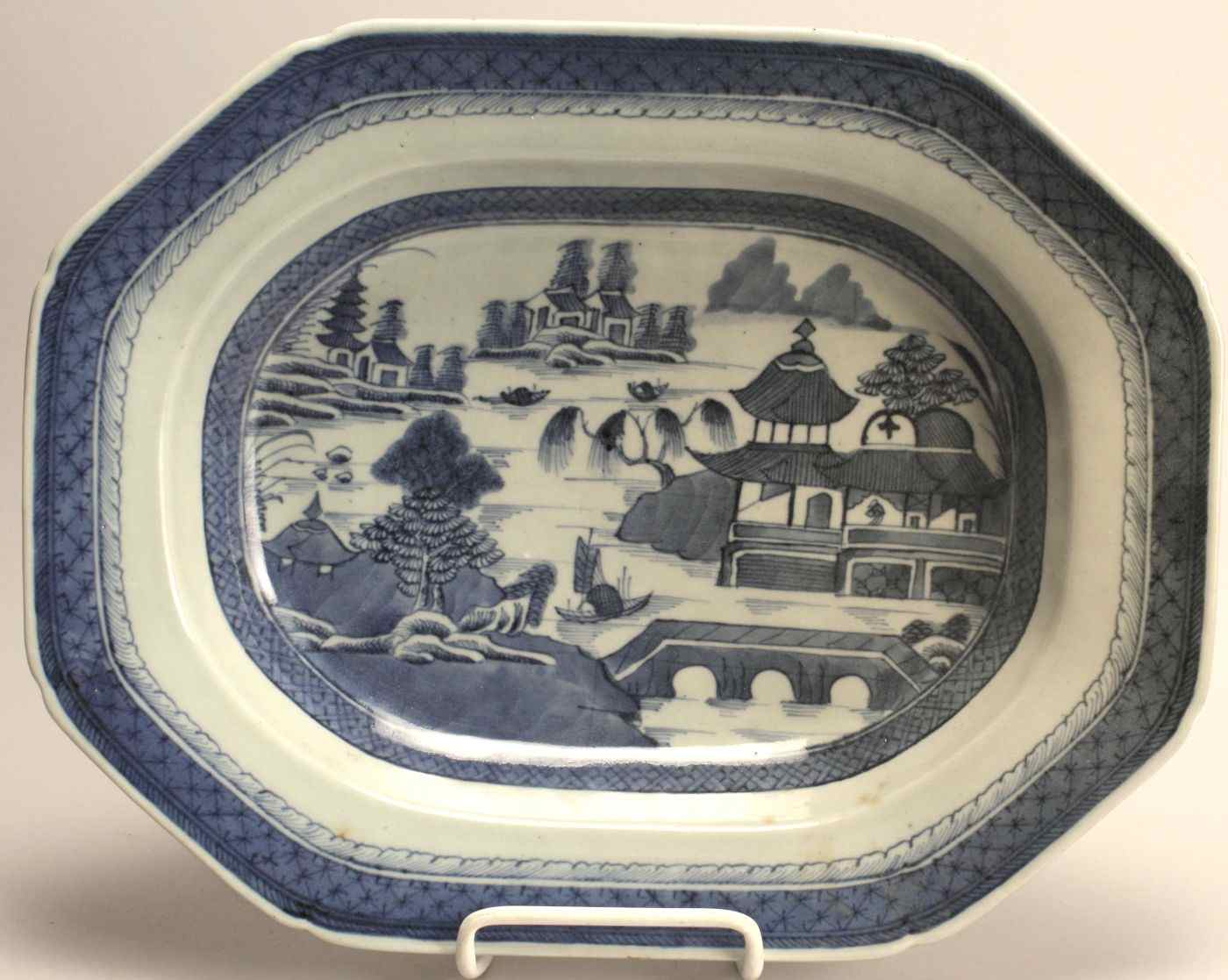 Appraisal: CHINESE EXPORT CANTON PORCELAIN DEEP PLATTER th CenturyIn rectangular form