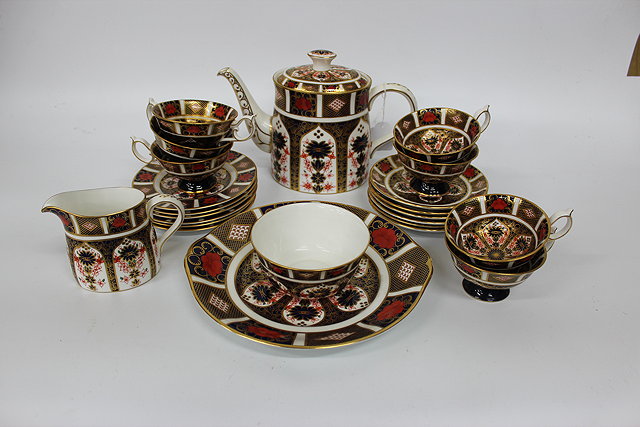 Appraisal: A ROYAL CROWN DERBY OLD IMARI PATTERN TEA SET consisting