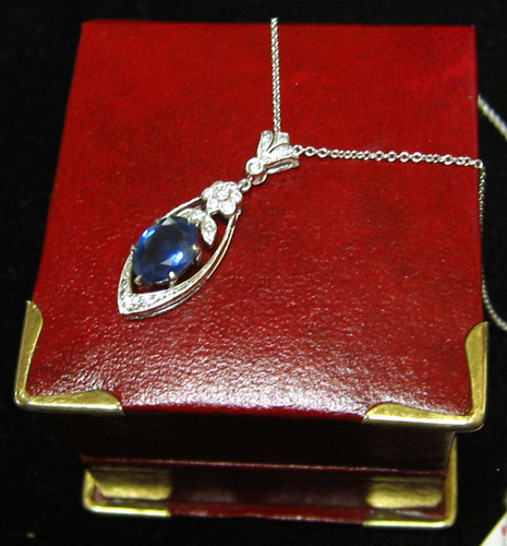 Appraisal: SAPPHIRE DIAMOND AND EIGHTEEN KARAT WHITE GOLD PENDANT NECKLACE The