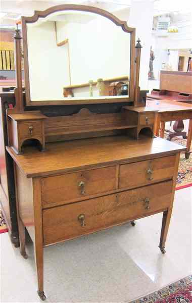 Appraisal: LATE VICTORIAN OAK VANITY DRESSER English c the -drawer dresser