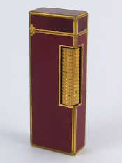 Appraisal: Dunhill A gold plated and lacquered Dunhill cigarette lighter US