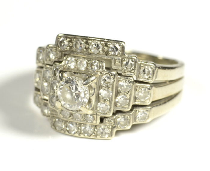 Appraisal: DIAMOND AND FOURTEEN KARAT WHITE GOLD RING featuring three integral