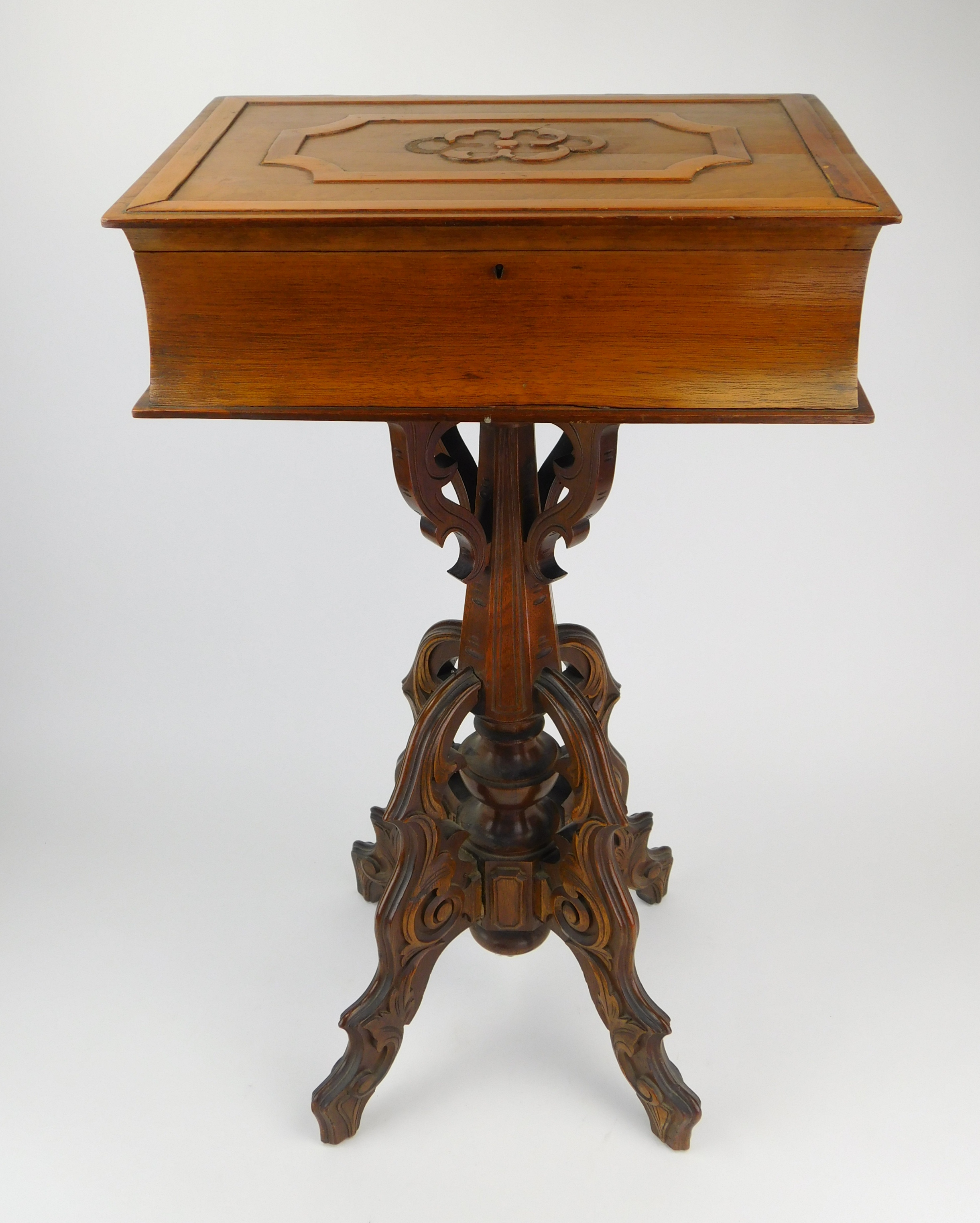 Appraisal: Victorian lift top sewing stand the top compartment in the