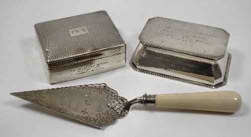 Appraisal: An Edward VII silver presentation trowel with plain ivory handle