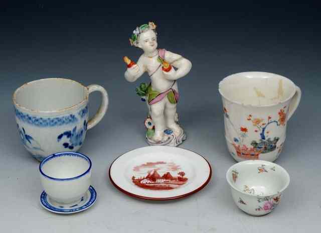 Appraisal: A PORCELAIN PUTTI a kakiemon cup probably Bow a blue