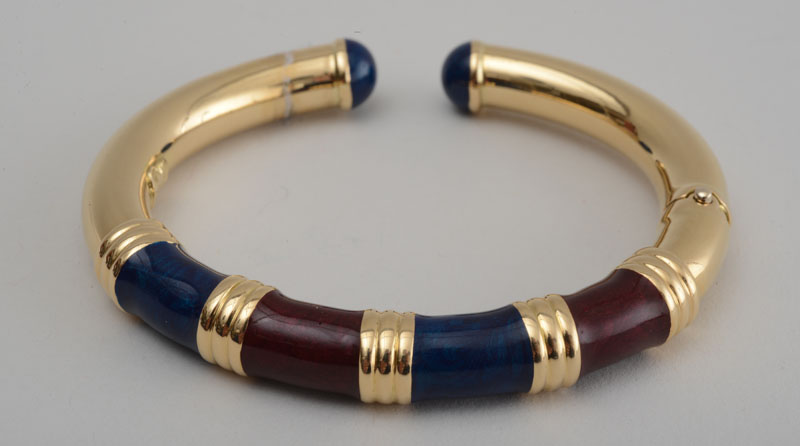 Appraisal: K YELLOW GOLD AND ENAMEL HINGED BANGLE BRACELET Of tubular