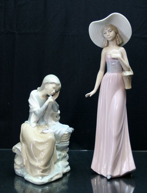 Appraisal: A Lladro Nao figure of a woman with flowers cm