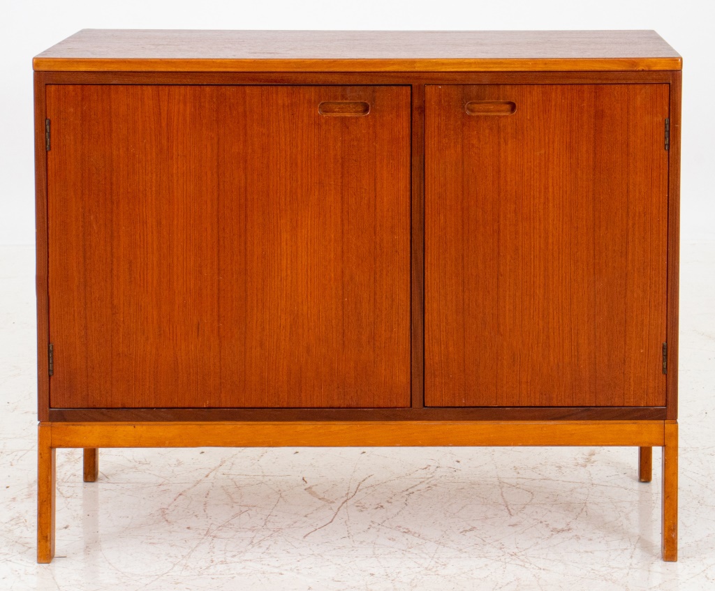 Appraisal: MID-CENTURY DANISH MODERN CREDENZA CABINET Mid-century Danish Modern credenza cabinet