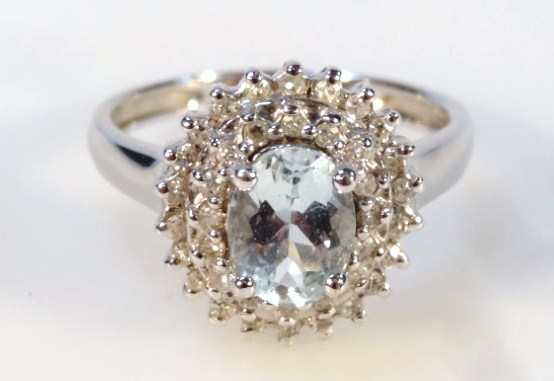 Appraisal: A cluster ring with blue and white stones the central