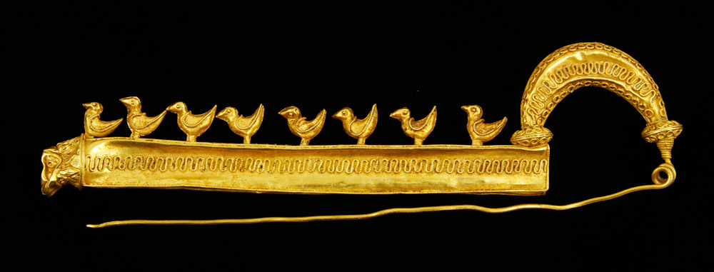 Appraisal: - K Gold Fibula K gold fibula topped with line