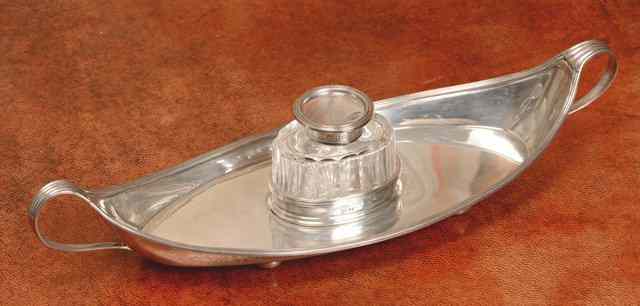 Appraisal: AN EDWARDIAN SILVER BOAT SHAPED INK STAND with a single