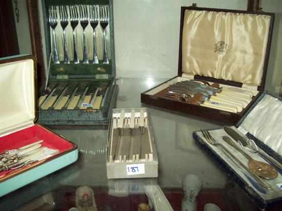 Appraisal: A SHELF OF BONE HANDLE AND MOTHER OF PEARL KNIVES