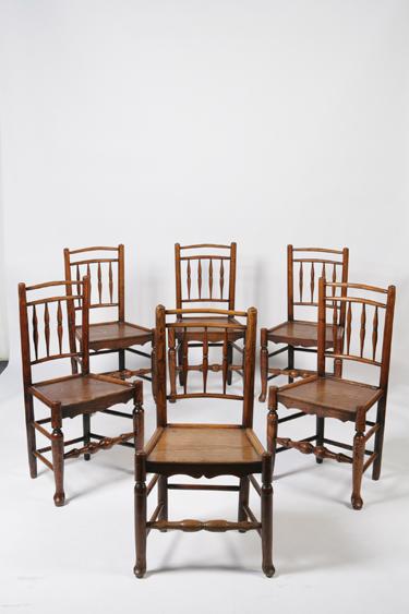 Appraisal: A NEAR SET OF SIX COUNTRY ELM DINING CHAIRS each